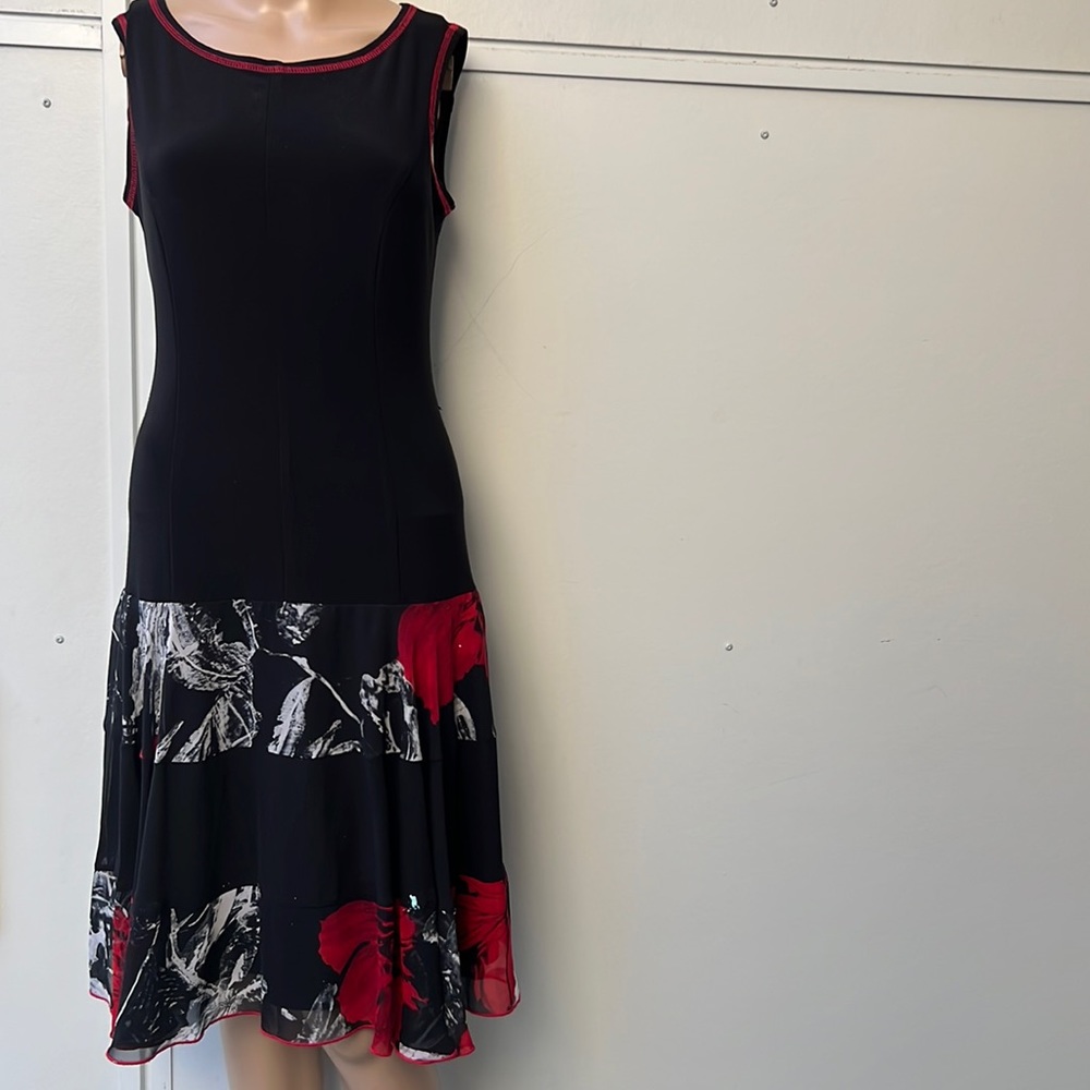 Floral Round Neckline Short Sleeve Midi A-
line Dress size 6